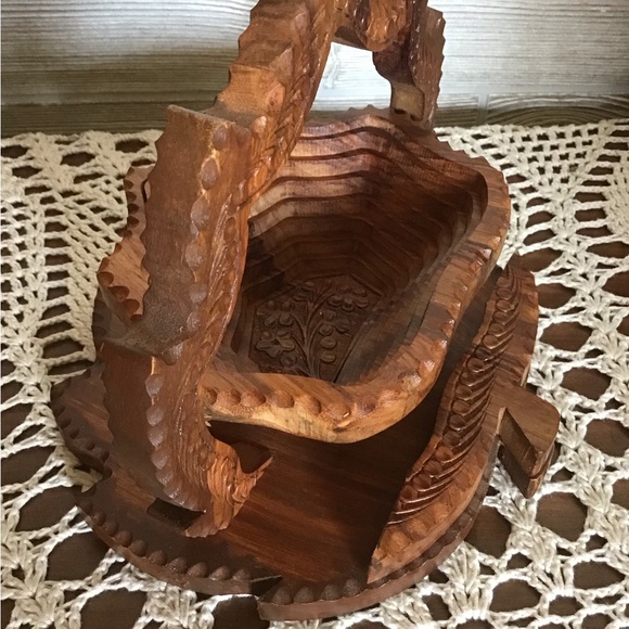 Wooden carved collapsible bowl with handle - Picture 5 of 5
